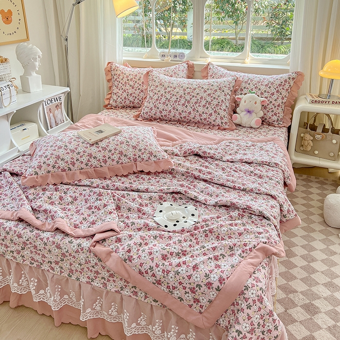 91家纺网 家纺一手货源 找家纺 金梦家居 2025新款印花小竹棉花边夹棉床盖夏被四件套 温婉