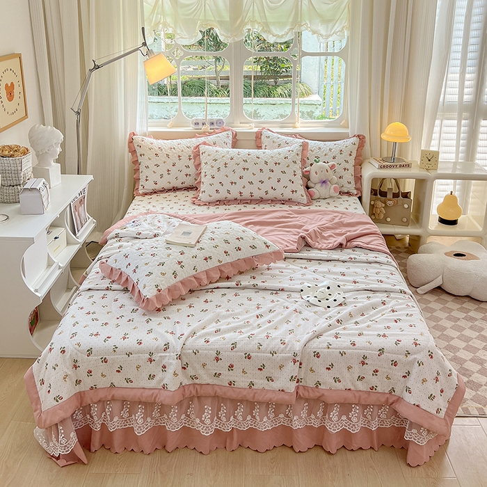 91家纺网 家纺一手货源 找家纺 金梦家居 2025新款印花小竹棉花边夹棉床盖夏被四件套 花恋