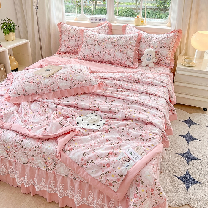 91家纺网 家纺一手货源 找家纺 金梦家居 2025新款印花小竹棉花边夹棉床盖夏被四件套 花影兔