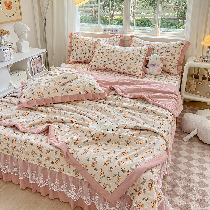 91家纺网 家纺一手货源 找家纺 金梦家居 2025新款印花小竹棉花边夹棉床盖夏被四件套 秋恋