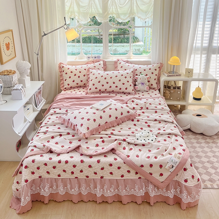 91家纺网 家纺一手货源 找家纺 金梦家居 2025新款印花小竹棉花边夹棉床盖夏被四件套 真爱