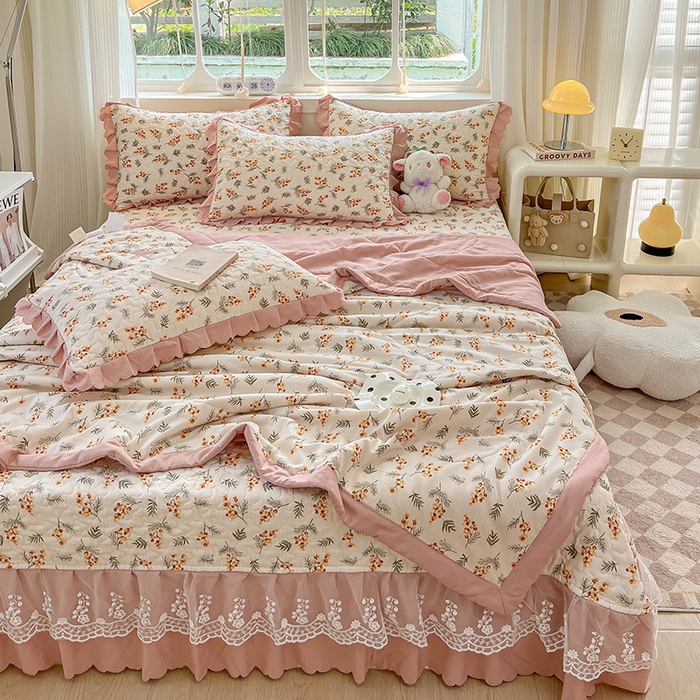 91家纺网 家纺一手货源 找家纺 金梦家居 2025新款印花小竹棉花边夹棉床盖夏被四件套 秋恋