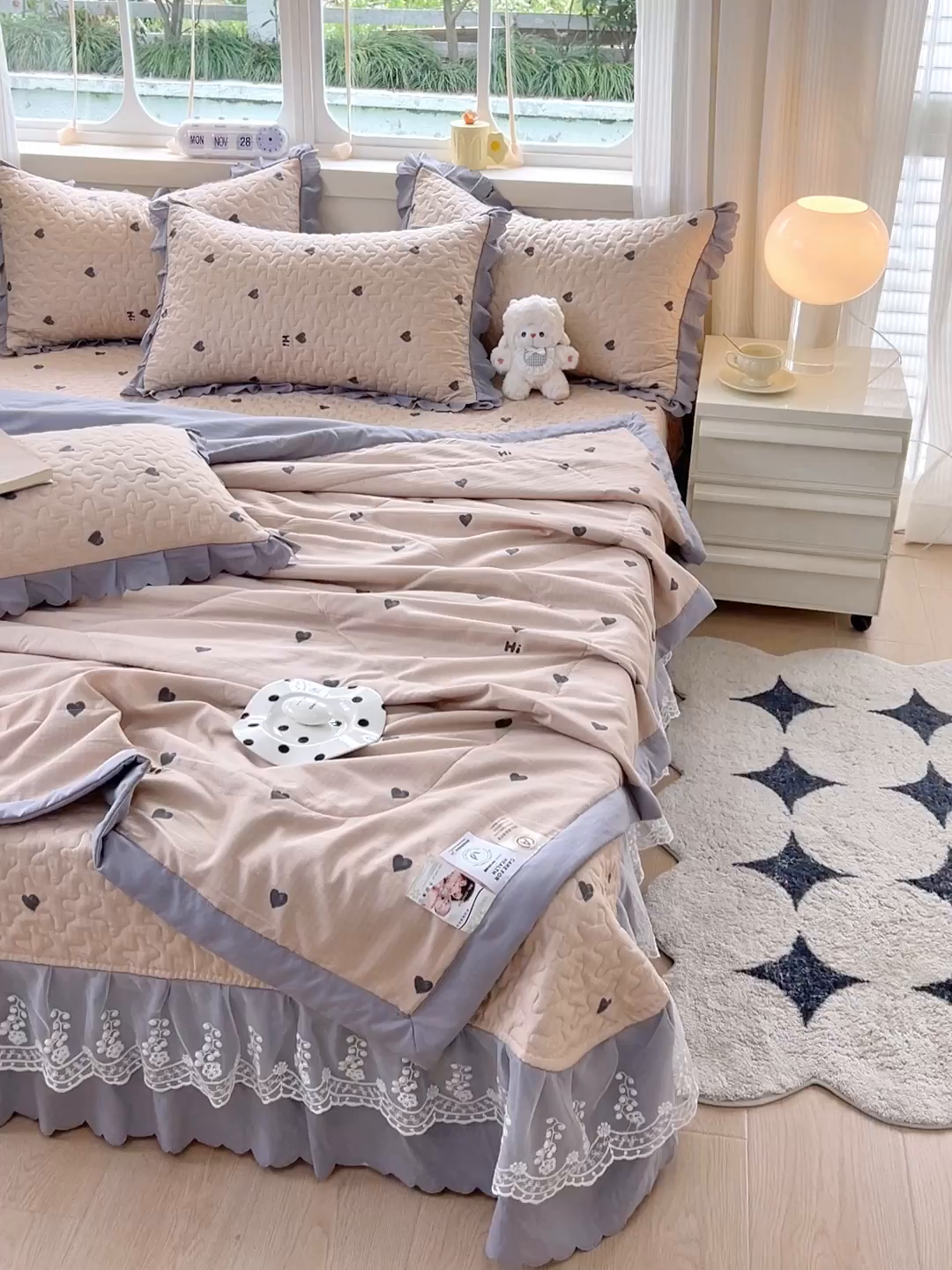 91家纺网 家纺一手货源 找家纺 金梦家居 2025新款印花小竹棉花边夹棉床盖夏被四件套 甜心