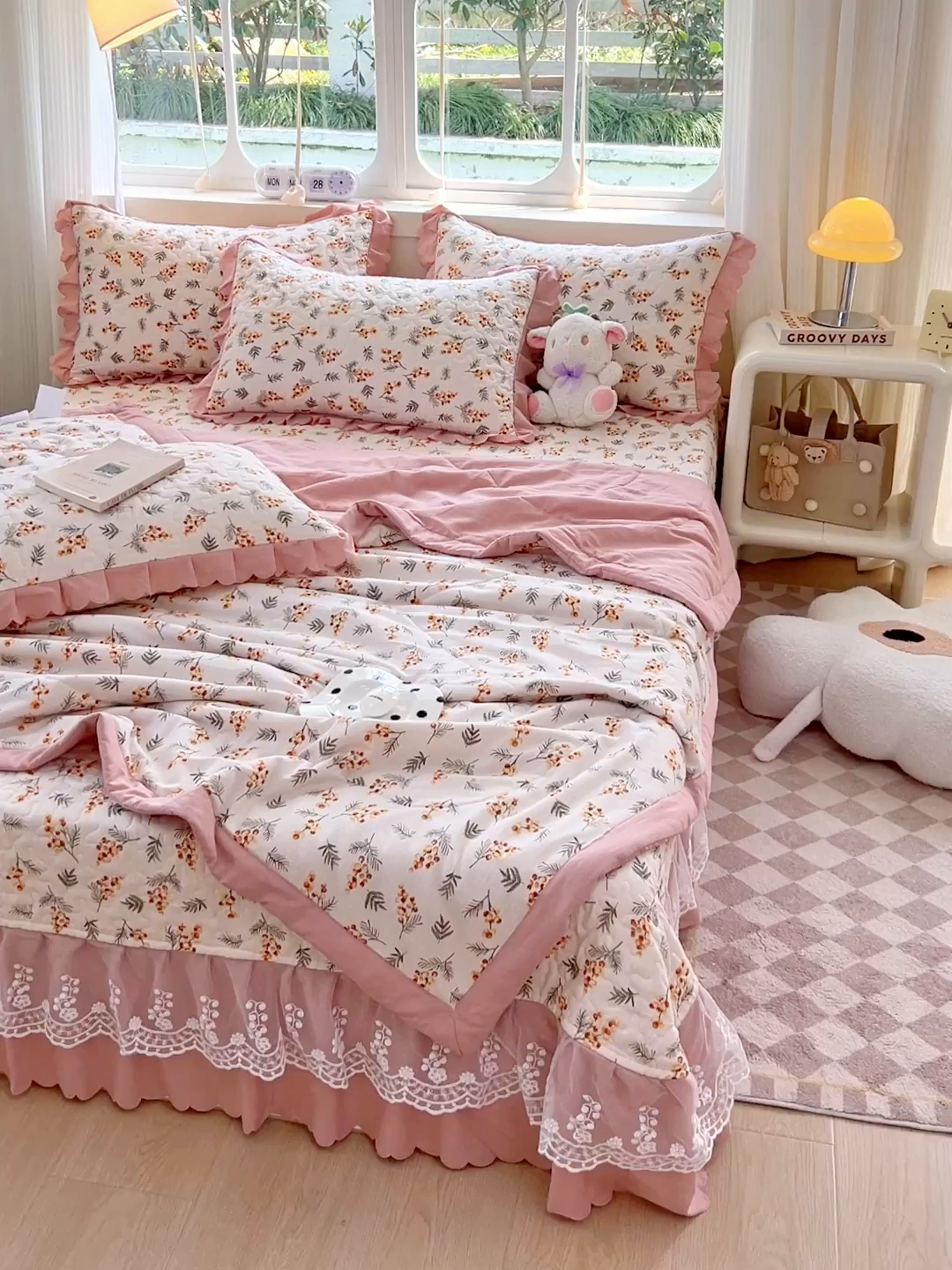 91家纺网 家纺一手货源 找家纺 金梦家居 2025新款印花小竹棉花边夹棉床盖夏被四件套 秋恋