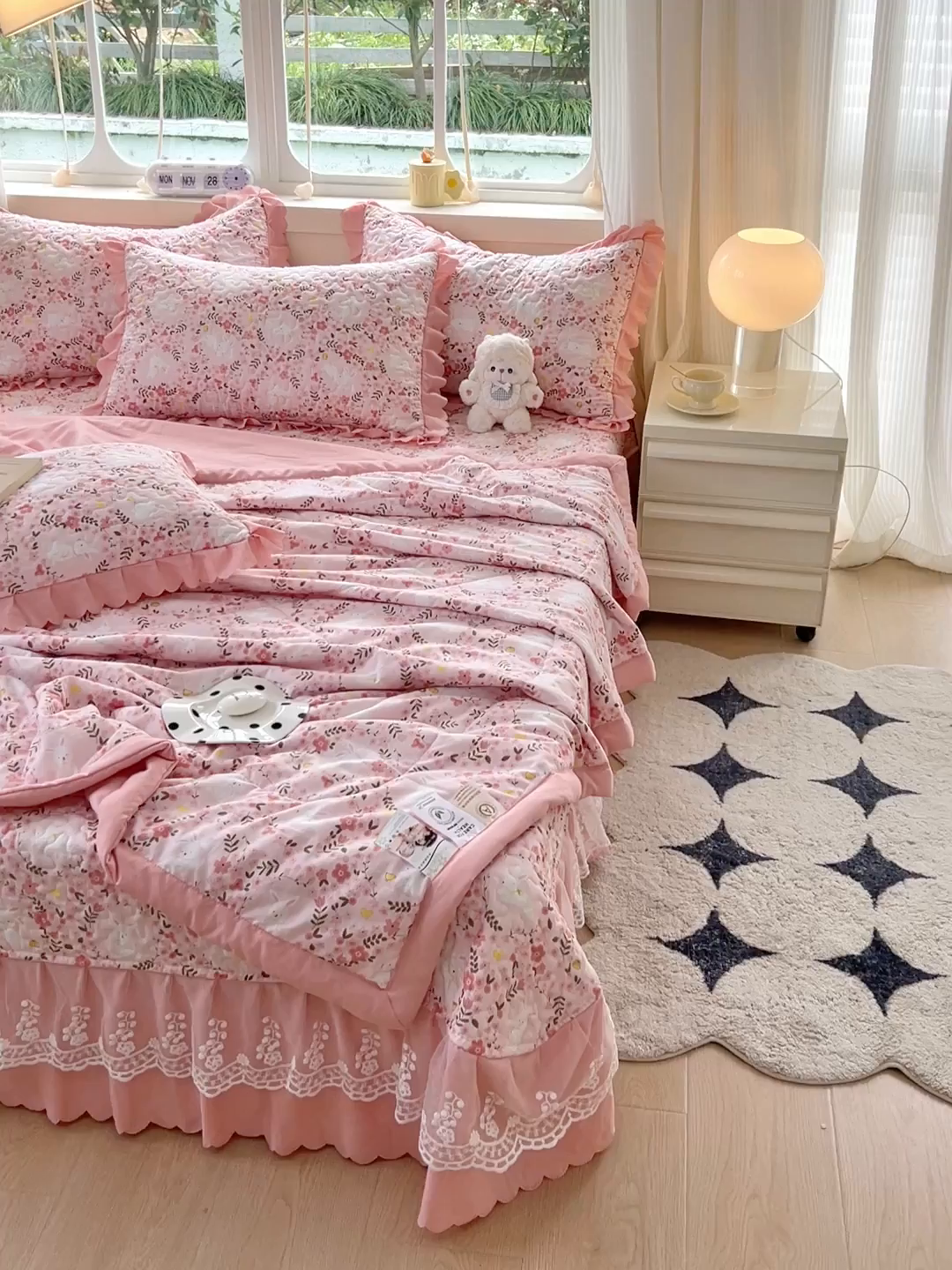 91家纺网 家纺一手货源 找家纺 金梦家居 2025新款印花小竹棉花边夹棉床盖夏被四件套 花影兔