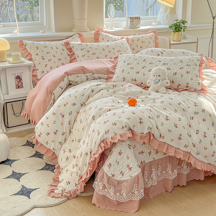 91家纺网 家纺一手货源 找家纺 金梦家居 2025新款印花小竹棉花边夹棉床盖被套四件套 花恋