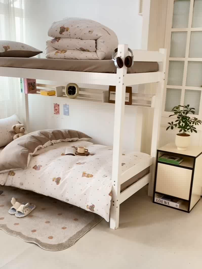 91家纺网 家纺一手货源 找家纺 芷凡家纺 2025新款水洗棉双层纱学生三件套宿舍上下铺三件套 点点熊