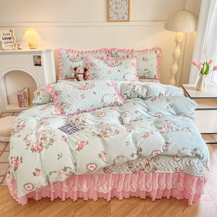 91家纺网 家纺一手货源 找家纺 金梦家居 2025新款高克重牛奶绒印花床盖四件套 欢喜小兔