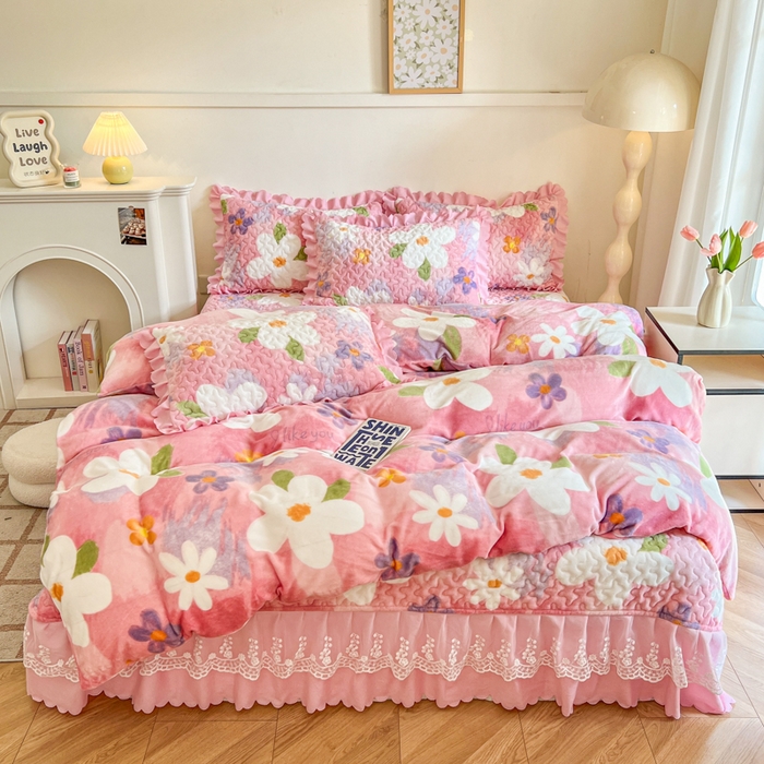 91家纺网 家纺一手货源 找家纺 金梦家居 2025新款高克重牛奶绒印花床盖四件套 浪漫花影