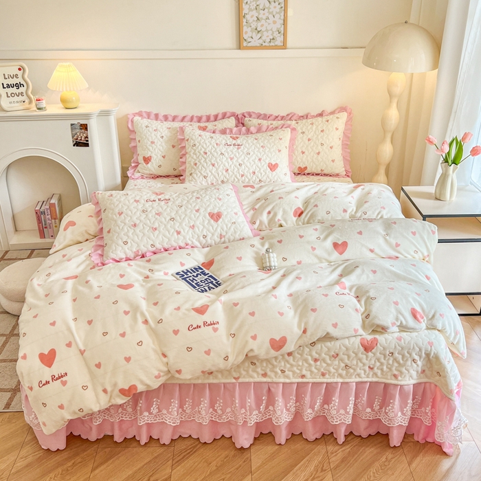 91家纺网 家纺一手货源 找家纺 金梦家居 2025新款高克重牛奶绒印花床盖四件套 满心欢喜