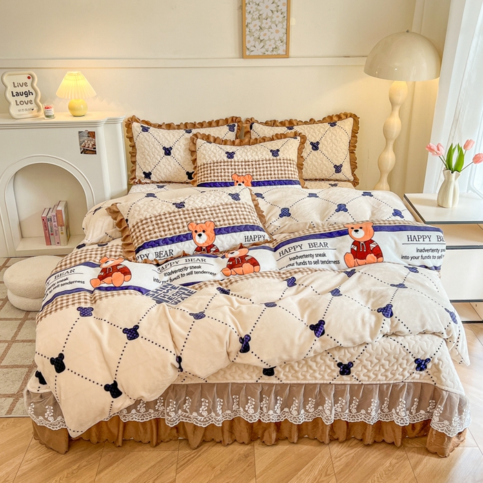 金梦家居 2025新款高克重牛奶绒印花床盖四件套 宝贝熊仔