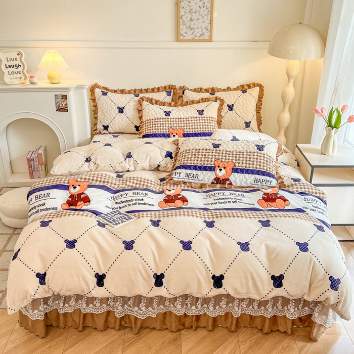 91家纺网 家纺一手货源 找家纺 金梦家居 2025新款高克重牛奶绒印花床盖四件套 宝贝熊仔