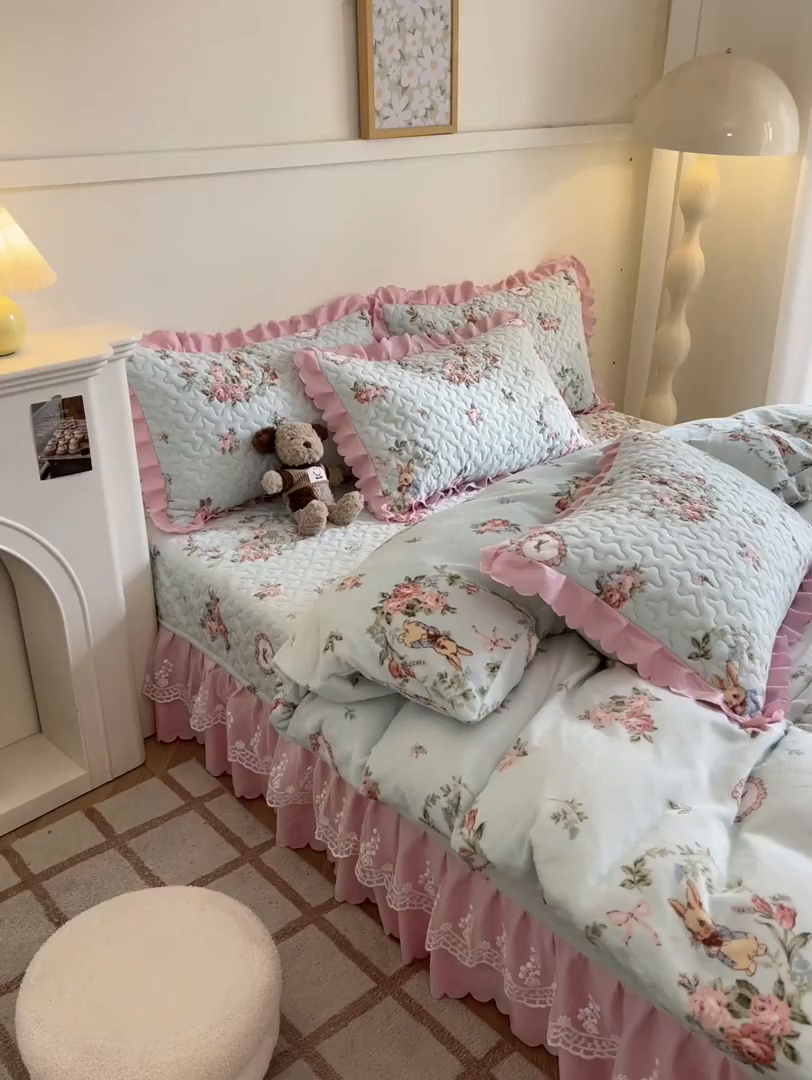 91家纺网 家纺一手货源 找家纺 金梦家居 2025新款高克重牛奶绒印花床盖四件套 欢喜小兔