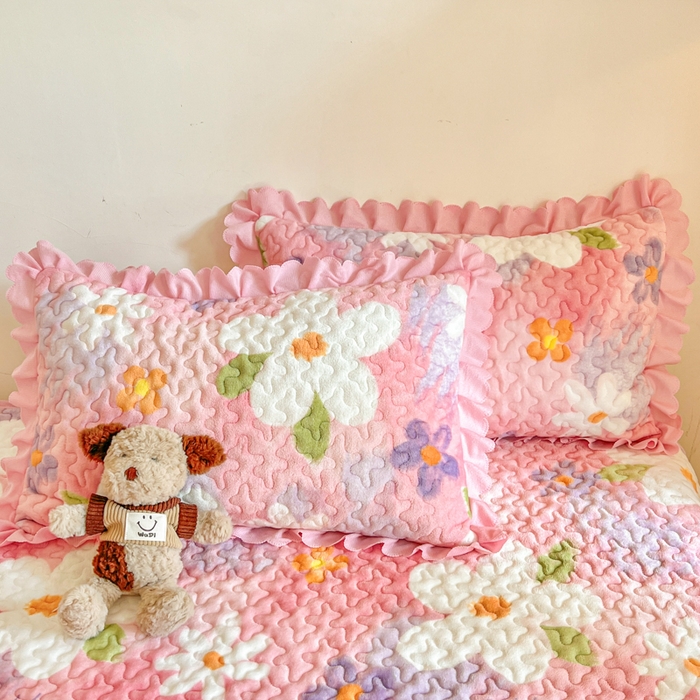 91家纺网 家纺一手货源 找家纺 金梦家居 2025新款高克重牛奶绒印花床盖四件套 浪漫花影