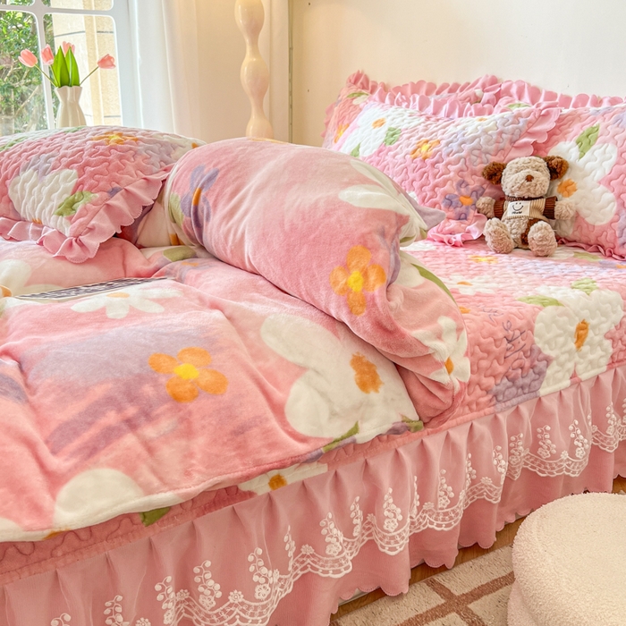 91家纺网 家纺一手货源 找家纺 金梦家居 2025新款高克重牛奶绒印花床盖四件套 浪漫花影