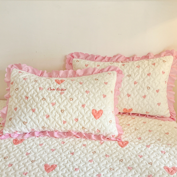 91家纺网 家纺一手货源 找家纺 金梦家居 2025新款高克重牛奶绒印花床盖四件套 满心欢喜