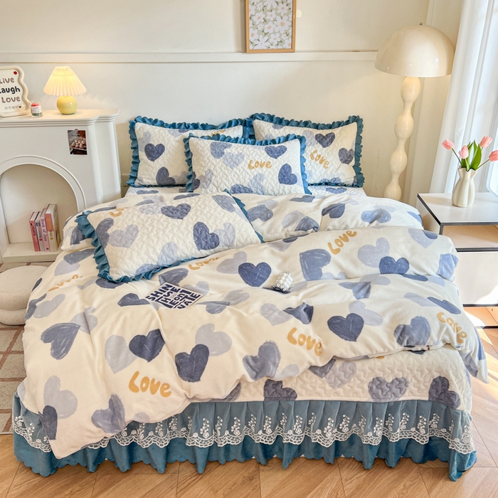 91家纺网 家纺一手货源 找家纺 金梦家居 2025新款高克重牛奶绒印花床盖四件套 怦然心动