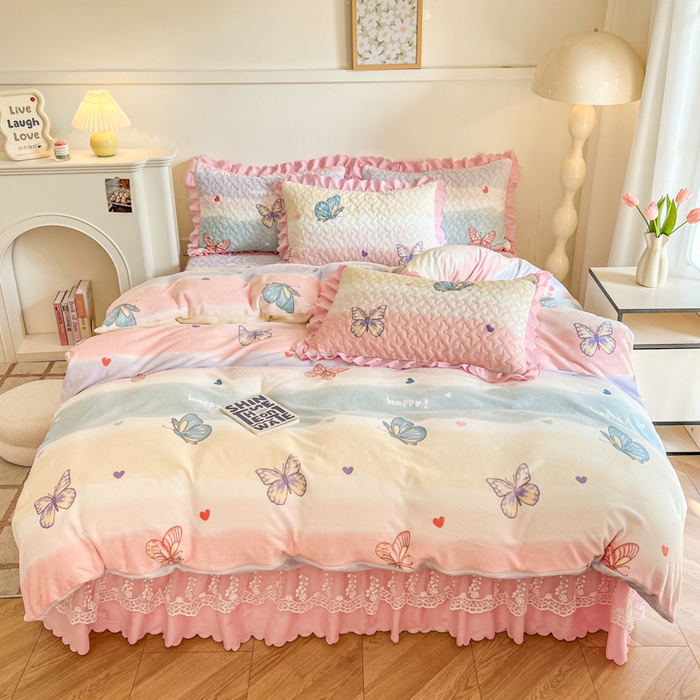 91家纺网 家纺一手货源 找家纺 金梦家居 2025新款高克重牛奶绒印花床盖四件套 翩翩起舞