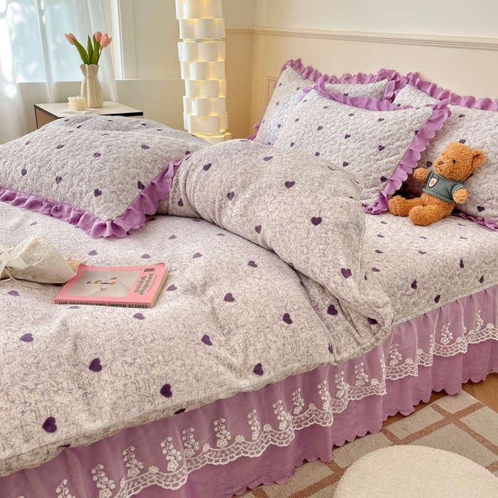 91家纺网 家纺一手货源 找家纺 金梦家居 2025新款高克重牛奶绒印花床盖四件套 紫色爱心