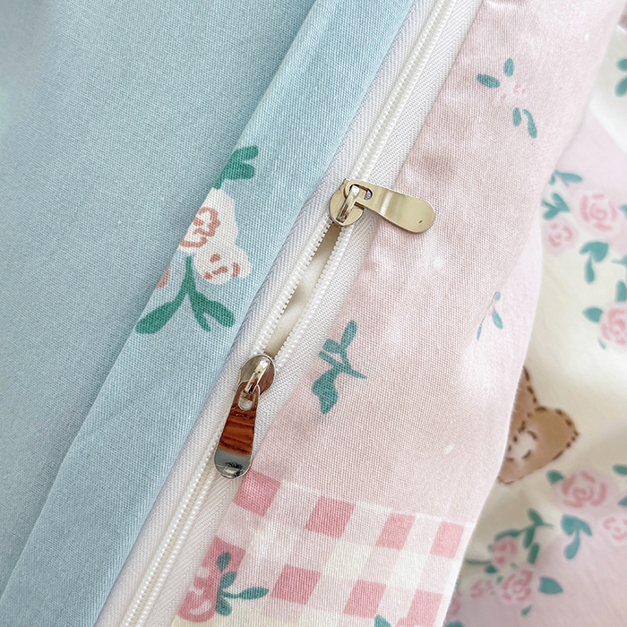 91家纺网 家纺一手货源 找家纺 宇彬家纺 2025新款13070全棉纯棉印花单被套一字绣工艺款 一字绣 春日游园