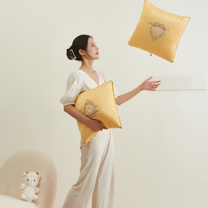 91家纺网 家纺一手货源 找家纺 （总）多米家居 2023新款天鹅湖抱枕被