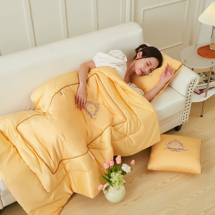 91家纺网 家纺一手货源 找家纺 （总）多米家居 2023新款天鹅湖抱枕被