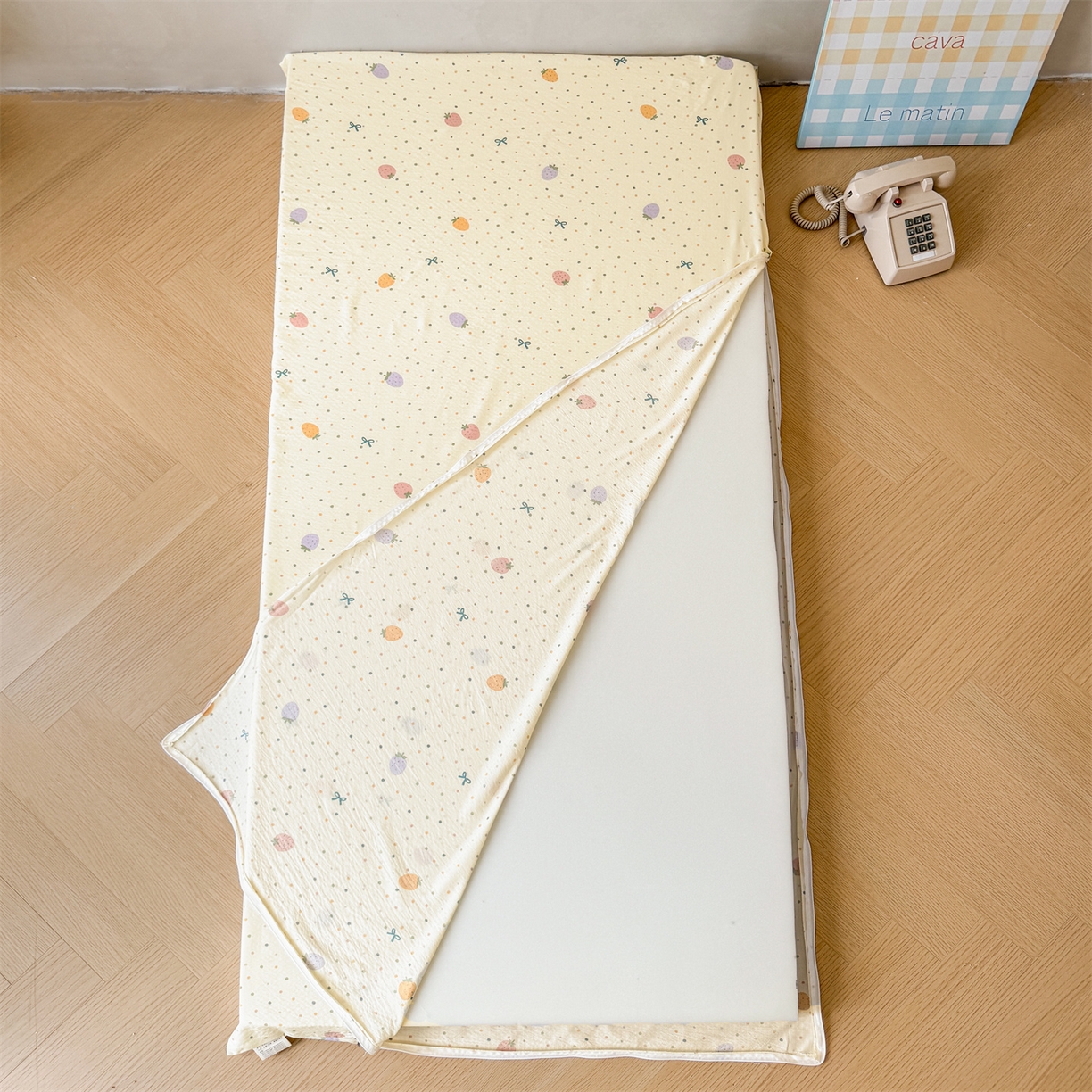 91家纺网 家纺一手货源 找家纺 多品家纺 2025新款超柔双层纱学生宿舍单品床垫套 五彩草莓