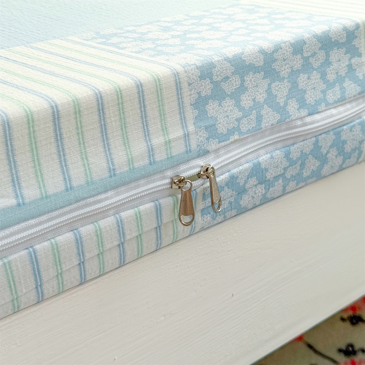 91家纺网 家纺一手货源 找家纺 多品家纺 2025新款超柔双层纱学生宿舍单品床垫套 兰花园