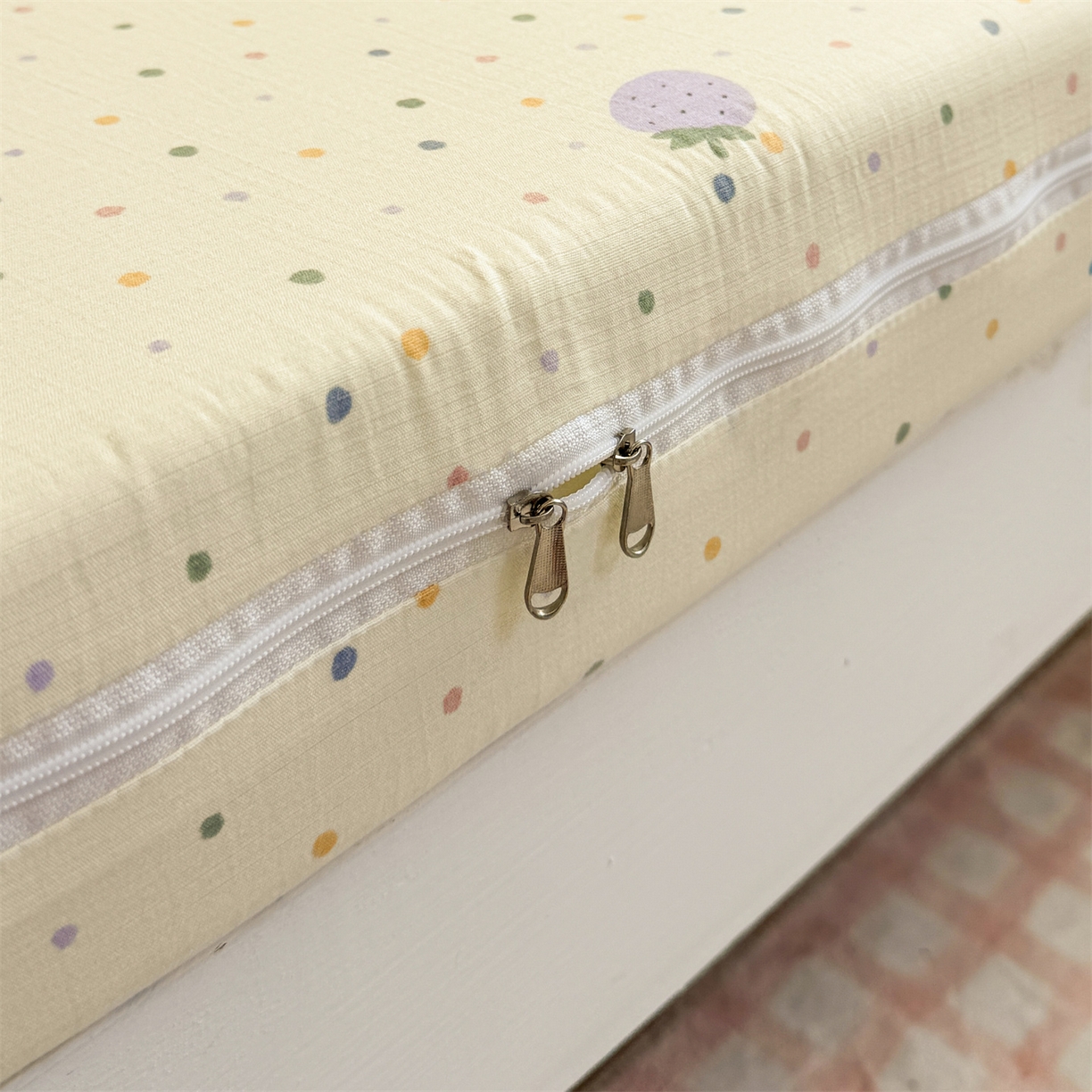 91家纺网 家纺一手货源 找家纺 多品家纺 2025新款超柔双层纱学生宿舍单品床垫套 五彩草莓