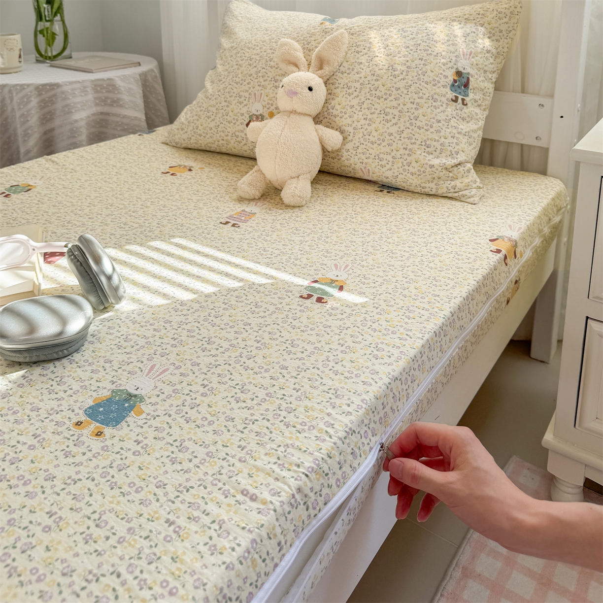 91家纺网 家纺一手货源 找家纺 多品家纺 2025新款超柔双层纱学生宿舍单品床垫套 泡芙兔兔