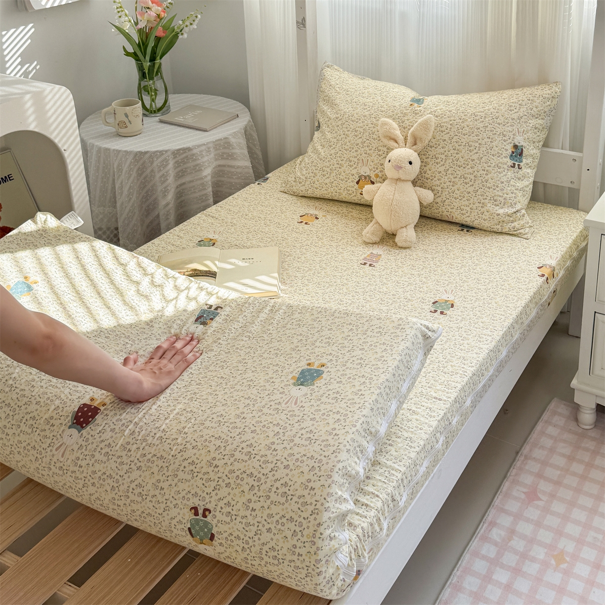 91家纺网 家纺一手货源 找家纺 多品家纺 2025新款超柔双层纱学生宿舍单品床垫套 泡芙兔兔