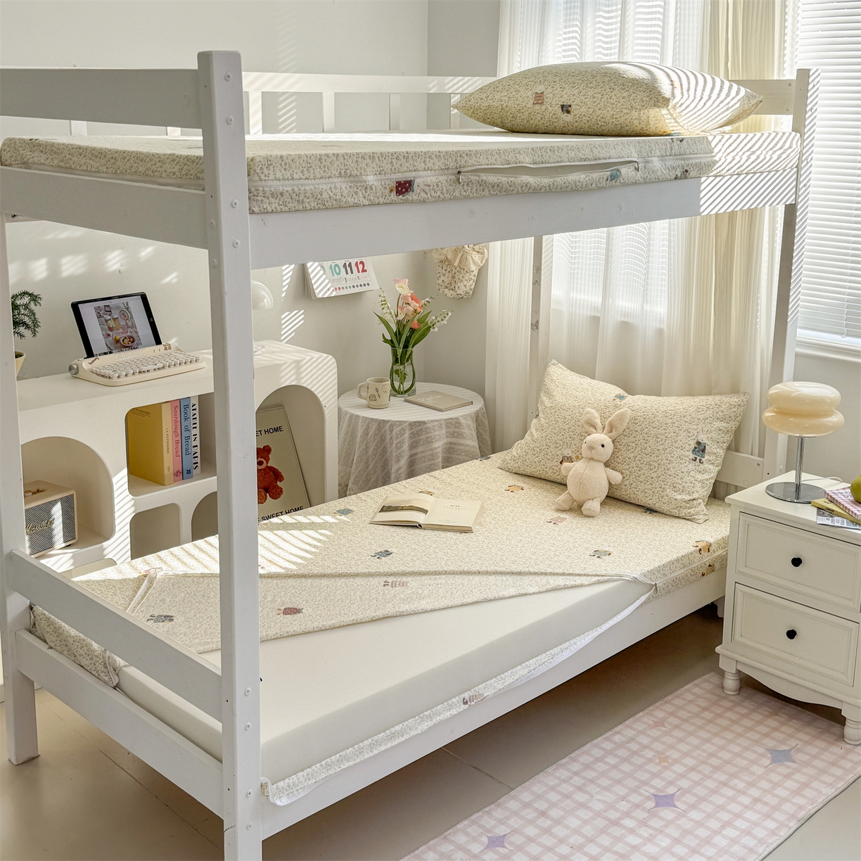 91家纺网 家纺一手货源 找家纺 多品家纺 2025新款超柔双层纱学生宿舍单品床垫套 泡芙兔兔