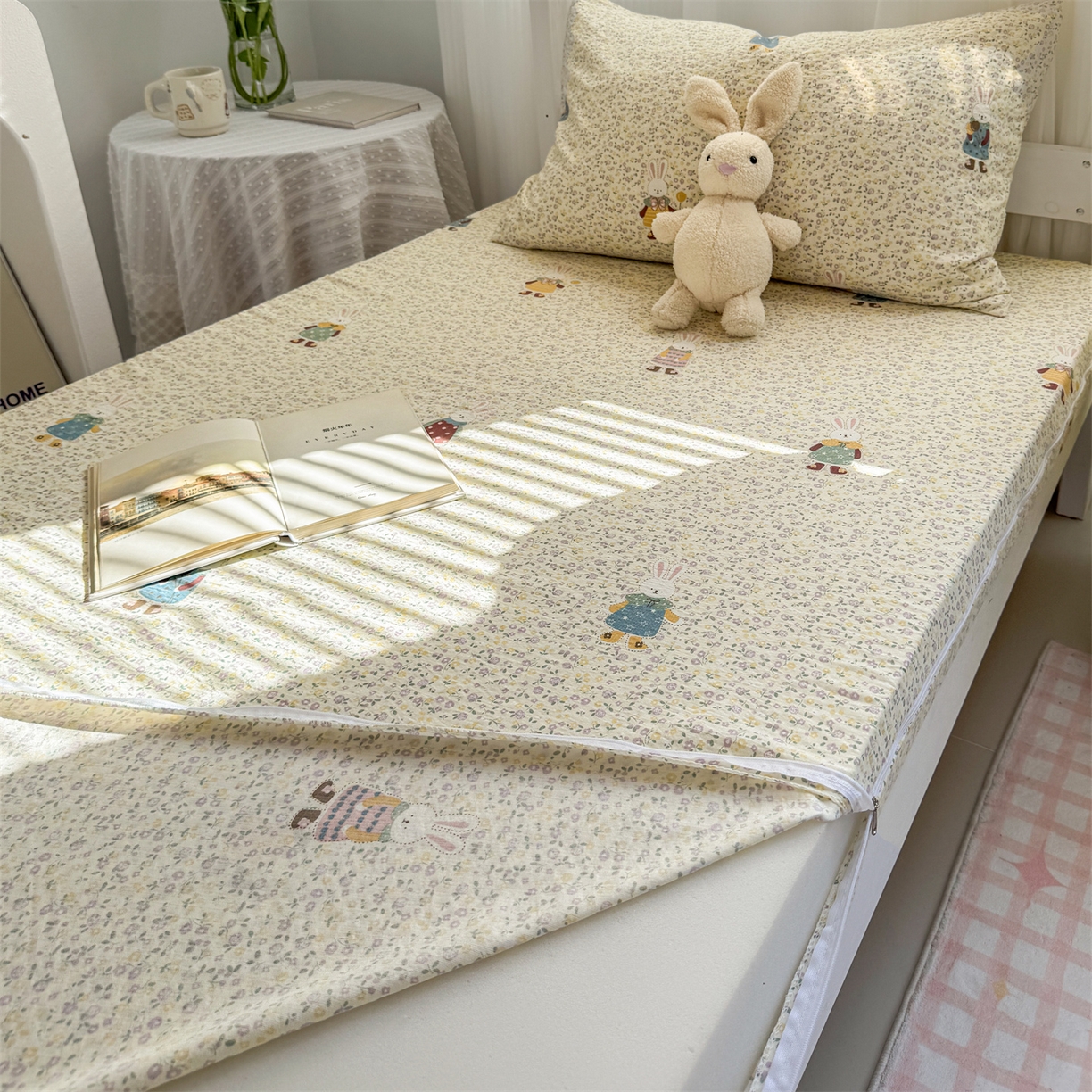 91家纺网 家纺一手货源 找家纺 多品家纺 2025新款超柔双层纱学生宿舍单品床垫套 泡芙兔兔