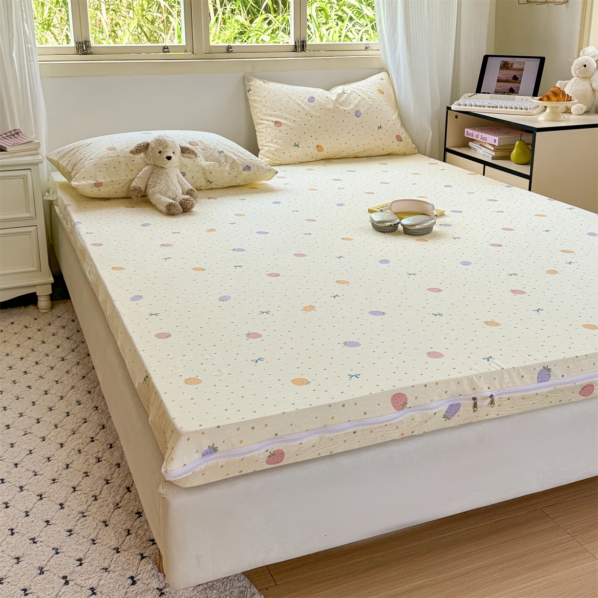 91家纺网 家纺一手货源 找家纺 多品家纺 2025新款超柔双层纱大床单品床垫套 五彩草莓