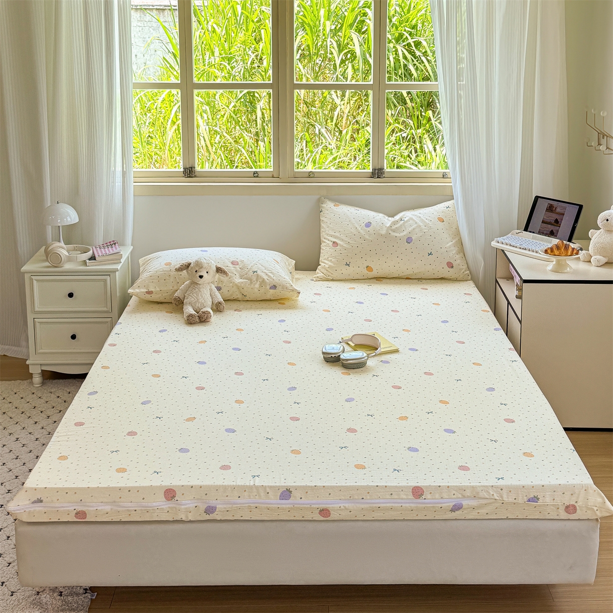 91家纺网 家纺一手货源 找家纺 多品家纺 2025新款超柔双层纱大床单品床垫套 五彩草莓