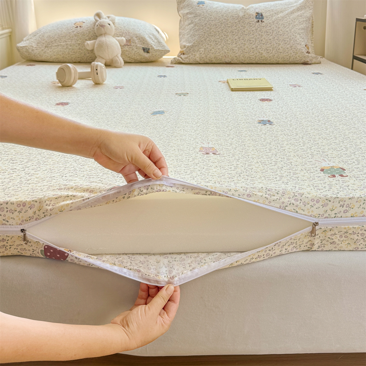 91家纺网 家纺一手货源 找家纺 多品家纺 2025新款超柔双层纱大床单品床垫套 泡芙兔兔