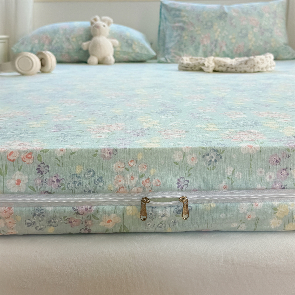 91家纺网 家纺一手货源 找家纺 多品家纺 2025新款超柔双层纱大床单品床垫套 清荷