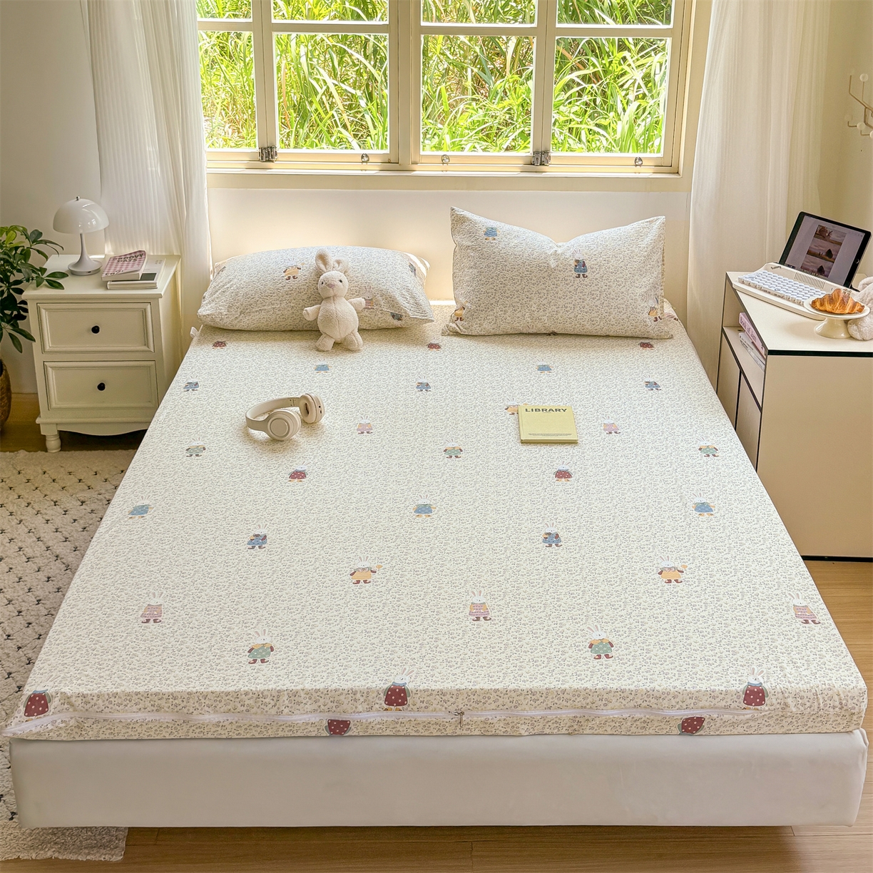 91家纺网 家纺一手货源 找家纺 多品家纺 2025新款超柔双层纱大床单品床垫套 泡芙兔兔