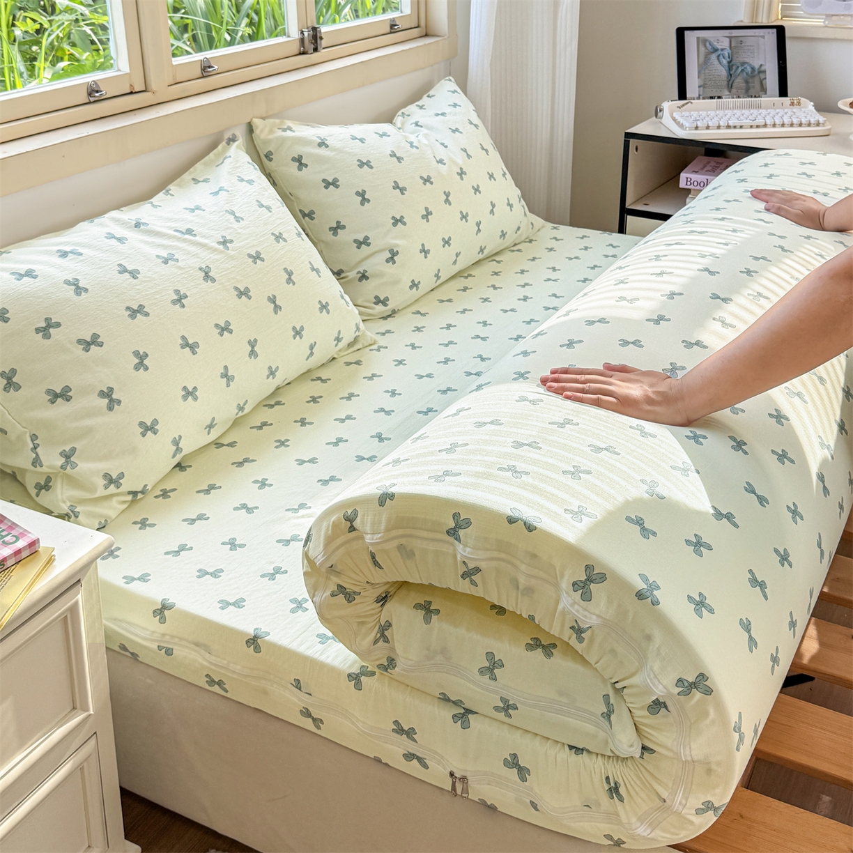 91家纺网 家纺一手货源 找家纺 多品家纺 2025新款超柔双层纱大床单品床垫套 蓝蝶