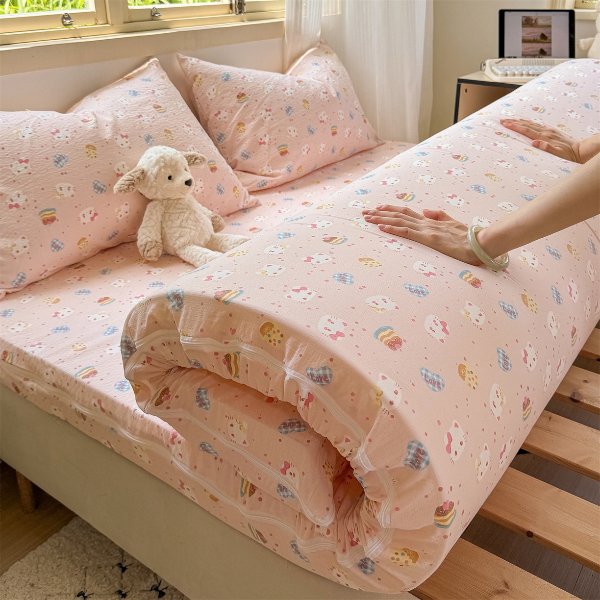 91家纺网 家纺一手货源 找家纺 多品家纺 2025新款超柔双层纱大床单品床垫套 布丁猫