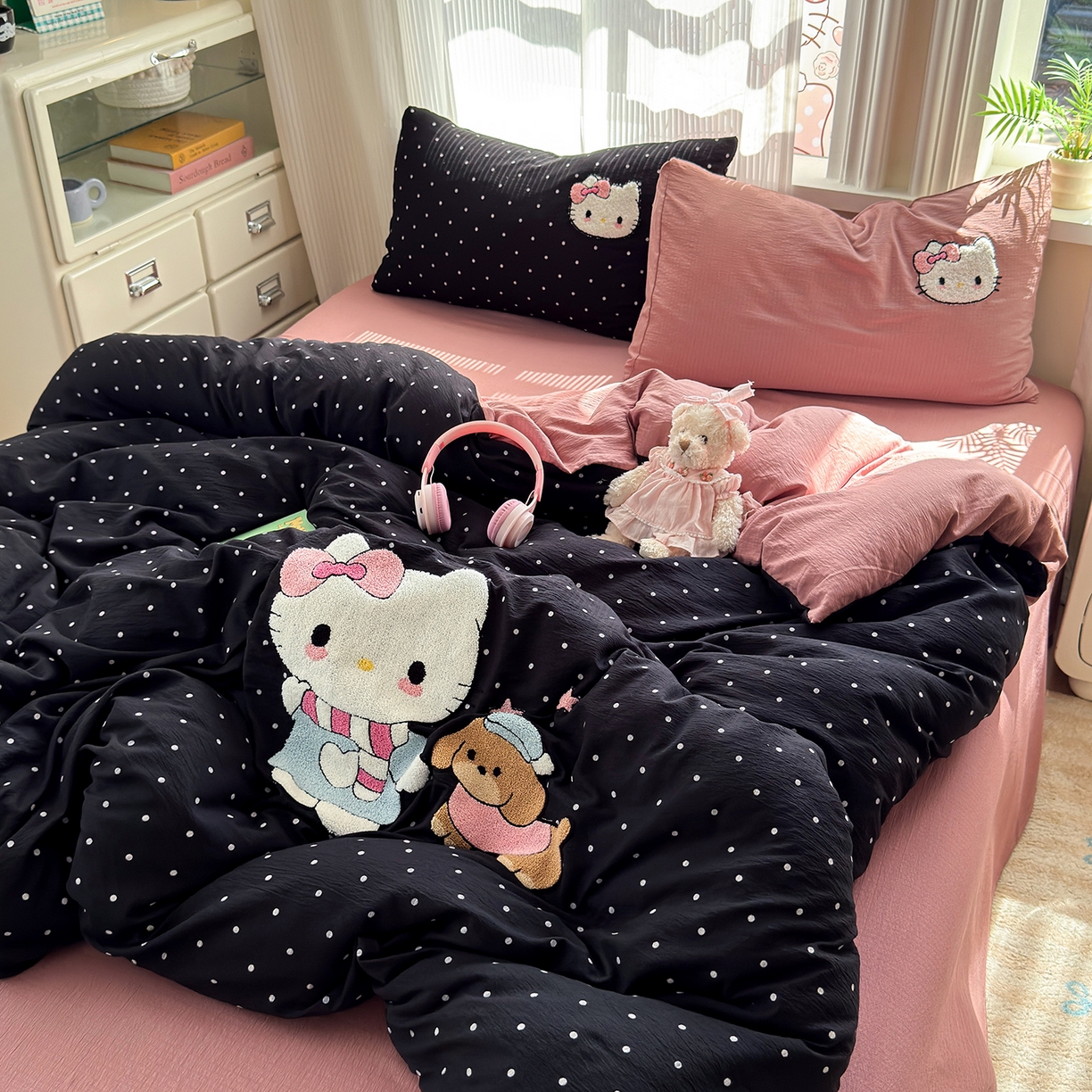 91家纺网 家纺一手货源 找家纺 （总）罗亿家纺 2025新款云感双层纱卡通毛巾绣四件套(小清新系列)）