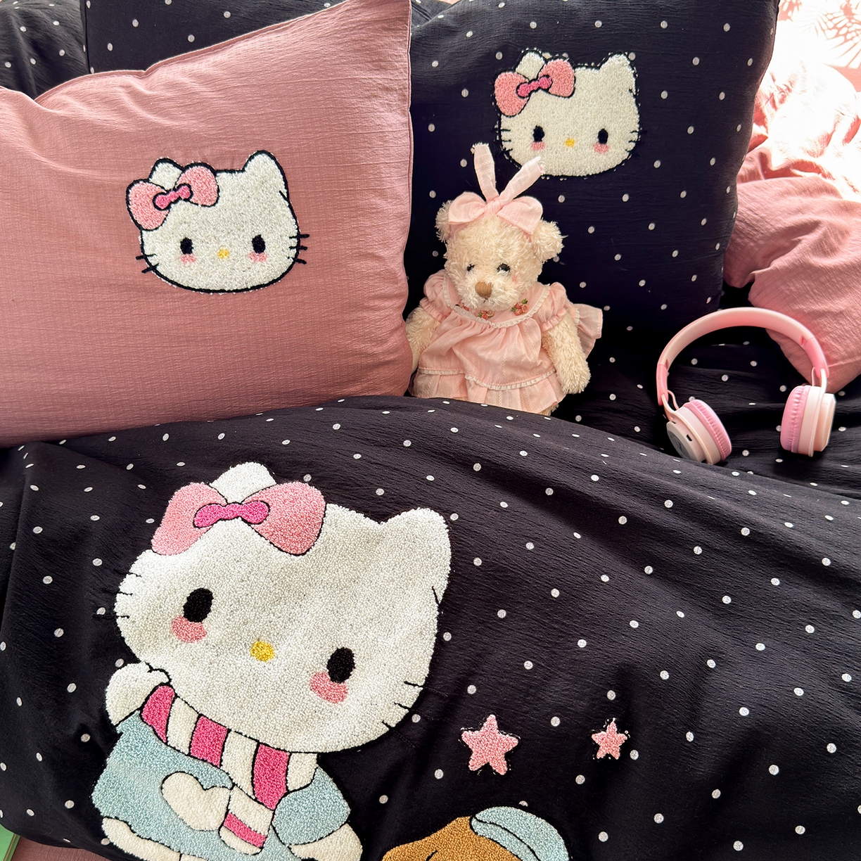 91家纺网 家纺一手货源 找家纺 （总）罗亿家纺 2025新款云感双层纱卡通毛巾绣四件套(小清新系列)）