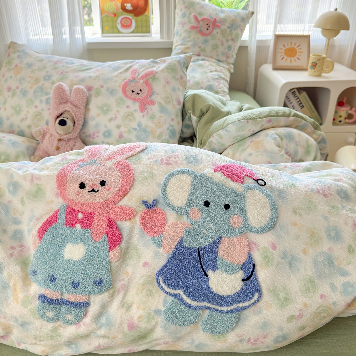 91家纺网 家纺一手货源 找家纺 罗亿家纺 2025新款云感双层纱卡通毛巾绣四件套(小清新系列)） 小象和小兔