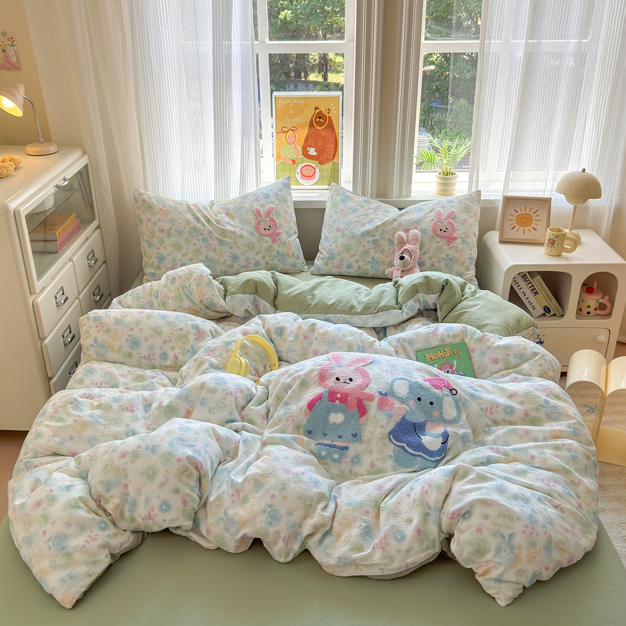 91家纺网 家纺一手货源 找家纺 罗亿家纺 2025新款云感双层纱卡通毛巾绣四件套(小清新系列)） 小象和小兔