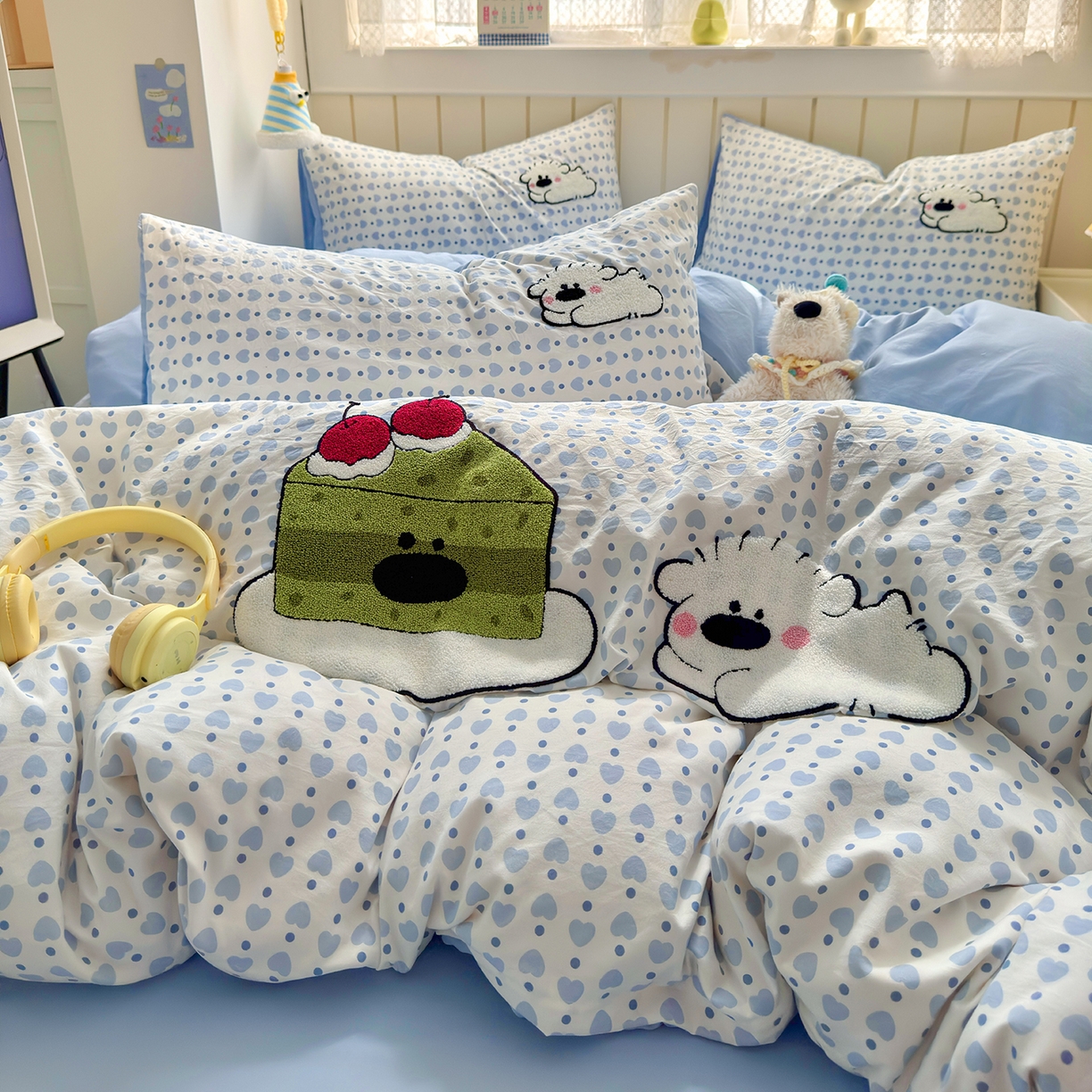 91家纺网 家纺一手货源 找家纺 罗亿家纺 2025新款云感双层纱卡通毛巾绣四件套(小清新系列)） 抹茶蛋糕狗