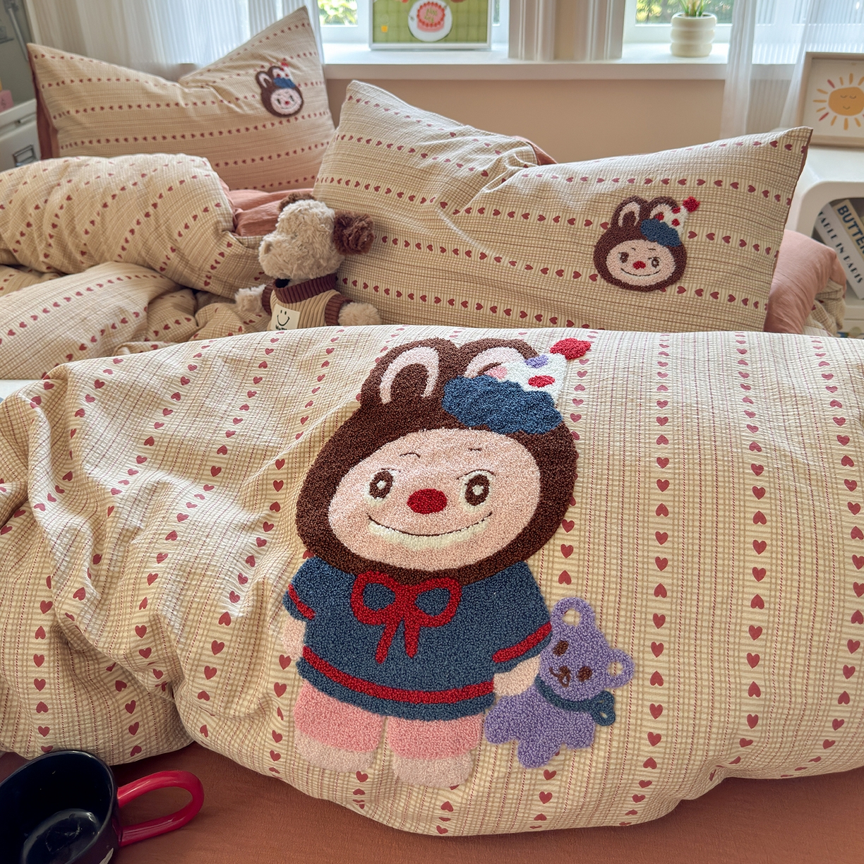 91家纺网 家纺一手货源 找家纺 罗亿家纺 2025新款云感双层纱卡通毛巾绣四件套(小清新系列)） 微笑布布