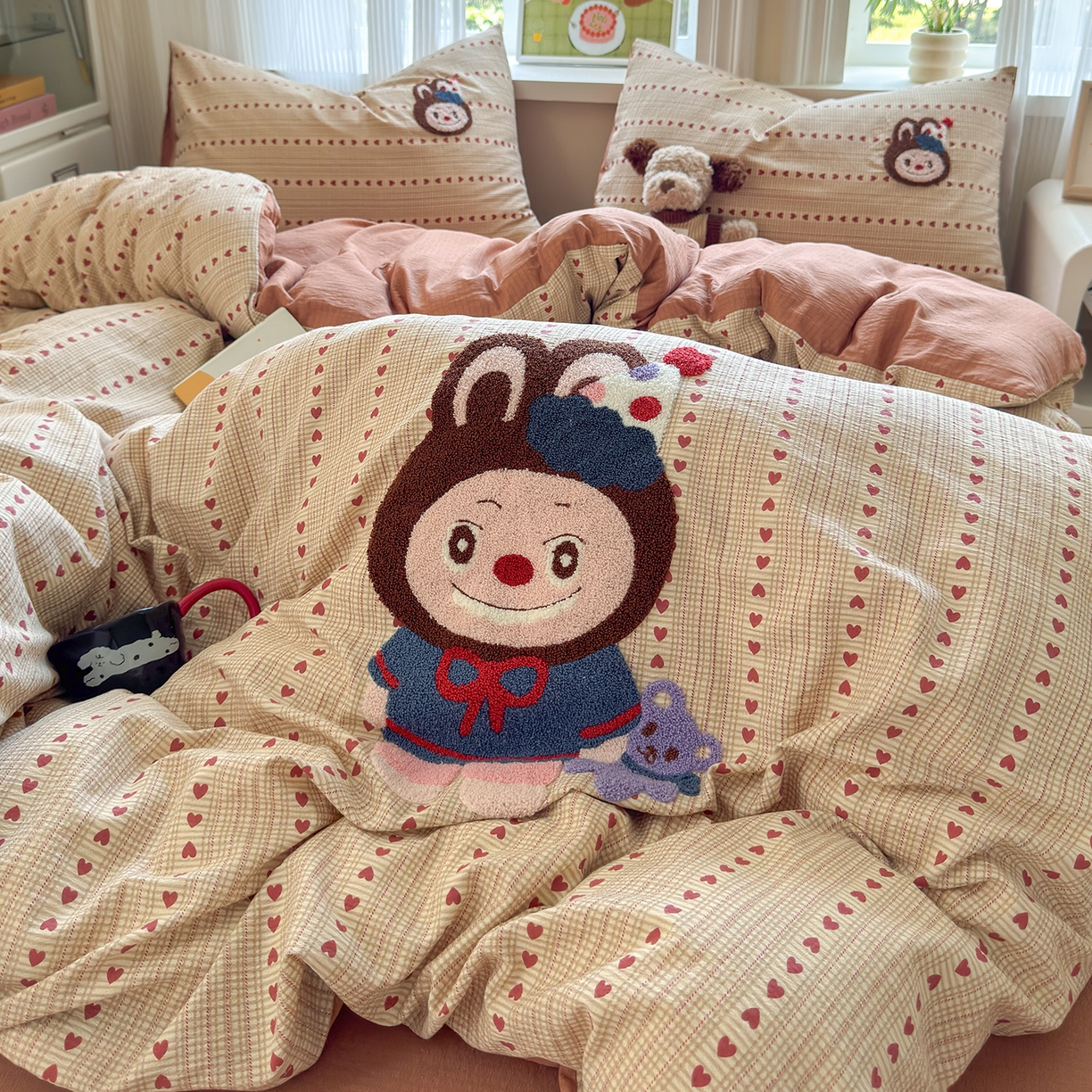 91家纺网 家纺一手货源 找家纺 罗亿家纺 2025新款云感双层纱卡通毛巾绣四件套(小清新系列)） 微笑布布