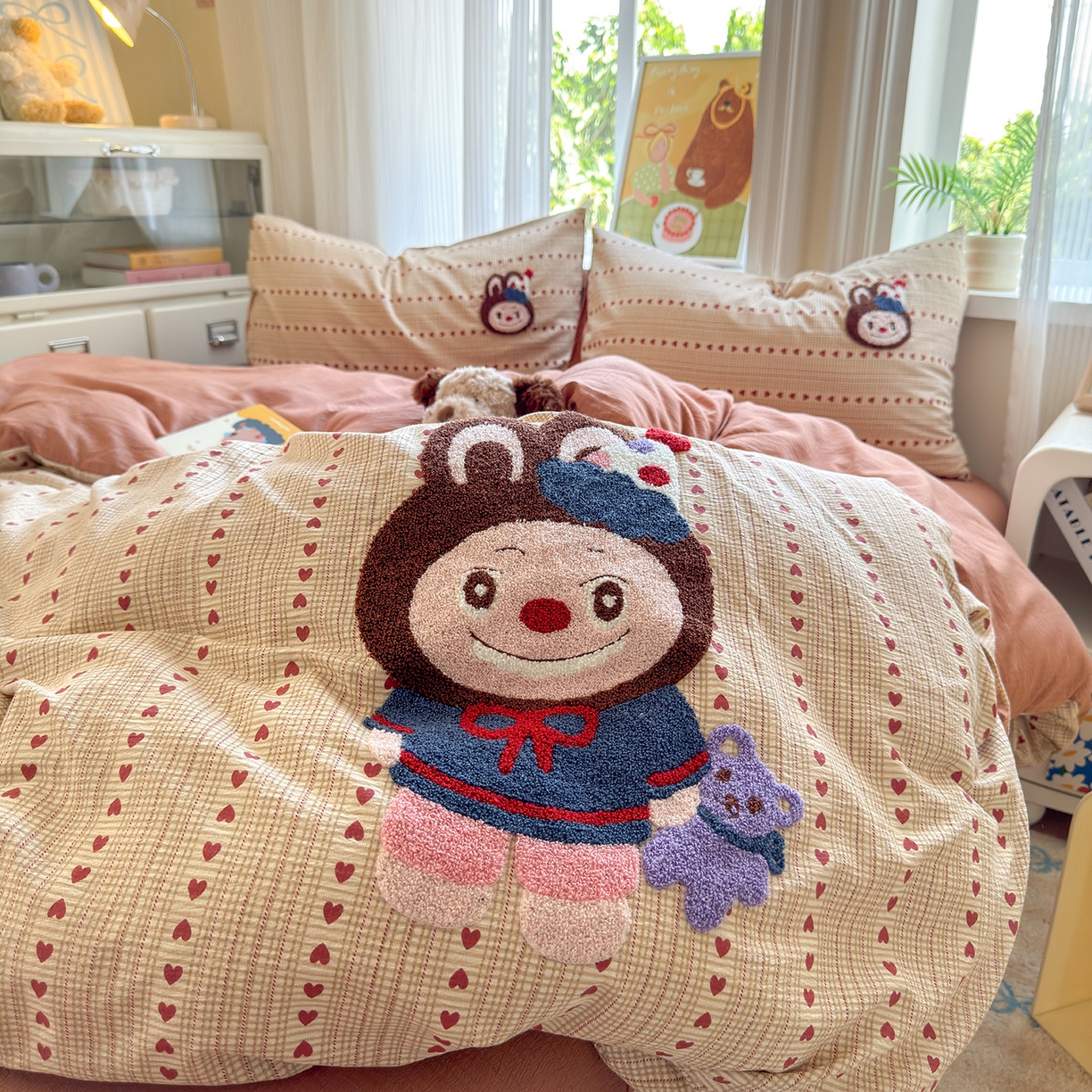 91家纺网 家纺一手货源 找家纺 罗亿家纺 2025新款云感双层纱卡通毛巾绣四件套(小清新系列)） 微笑布布