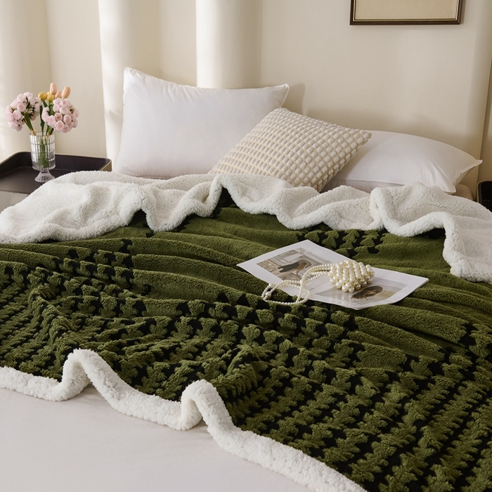 91家纺网 家纺一手货源 找家纺 馨米莱家纺 2025新款双层阳离子塔芙绒复台毯 草绿色