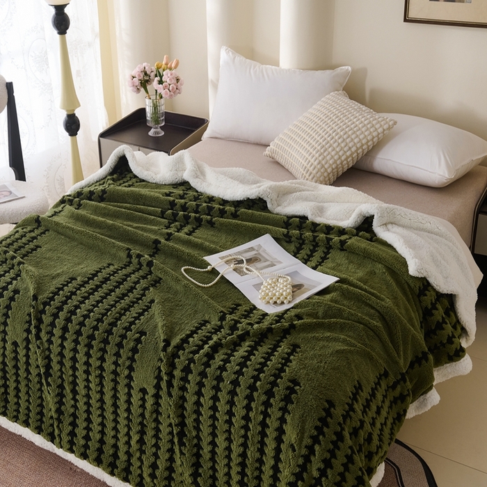 91家纺网 家纺一手货源 找家纺 馨米莱家纺 2025新款双层阳离子塔芙绒复台毯 草绿色